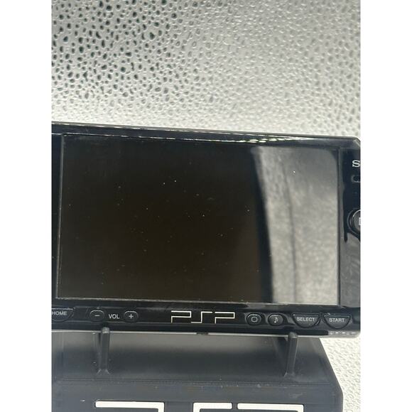 psp 3000 w/charger & new battery - Picture 2 of 9